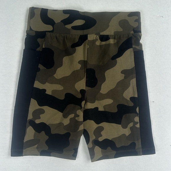 New GUESS Women’s Camo Short SZ S - Picture 3 of 4